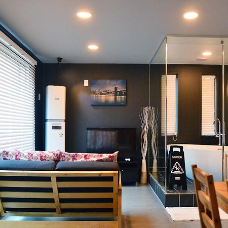 Penatess Pool Villa Chungju Εξωτερικό φωτογραφία